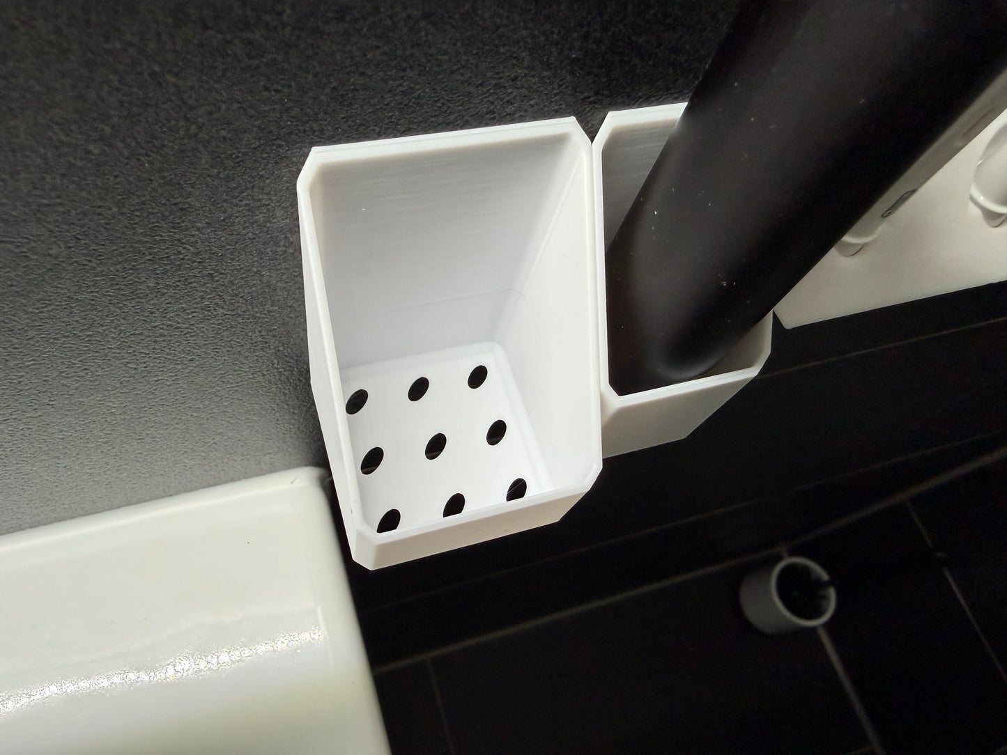 BrushDock Family Set L – Large family set for 4 people (no drilling required) 