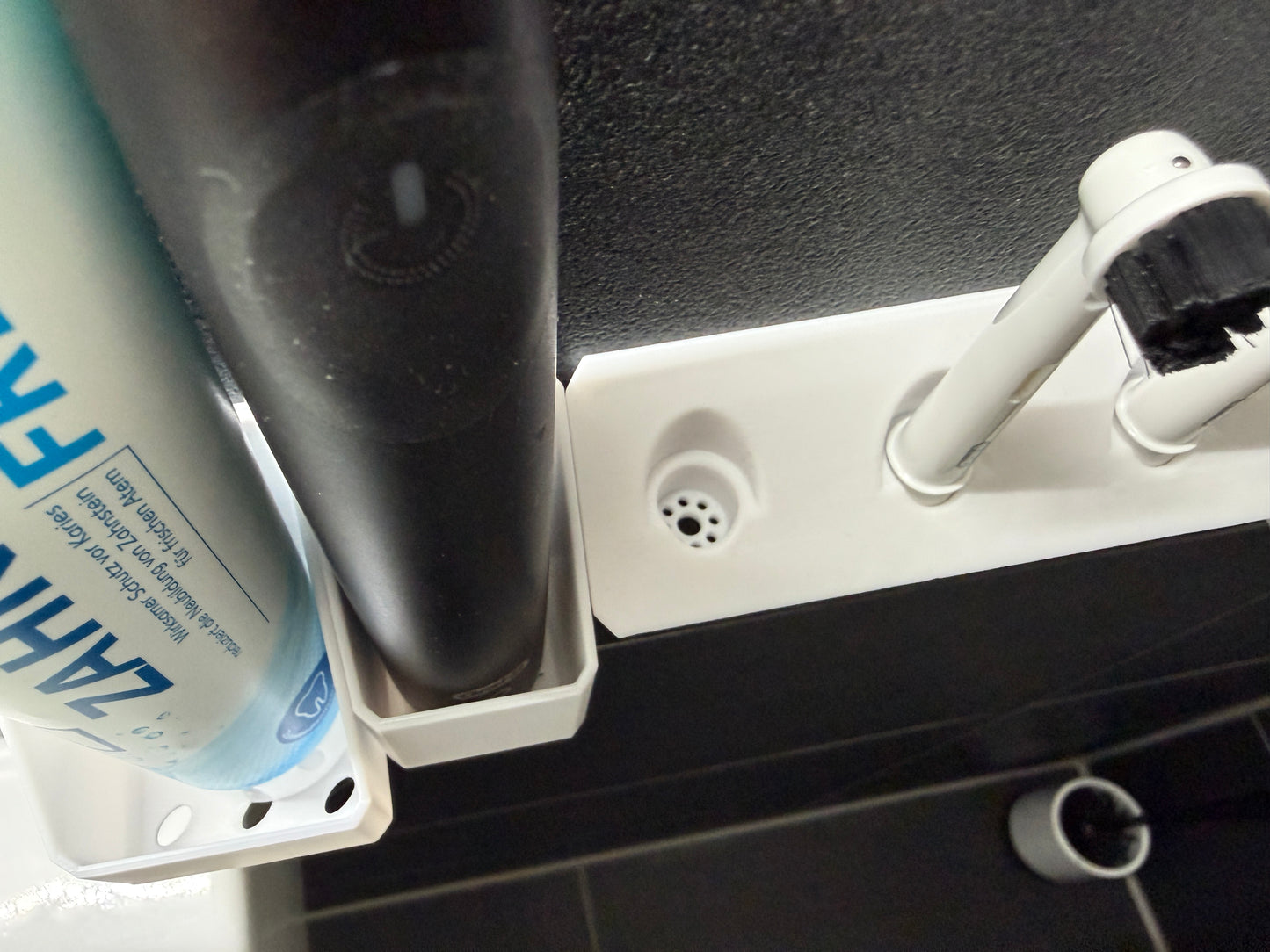 BrushDock Family Set L – Large family set for 4 people (no drilling required) 