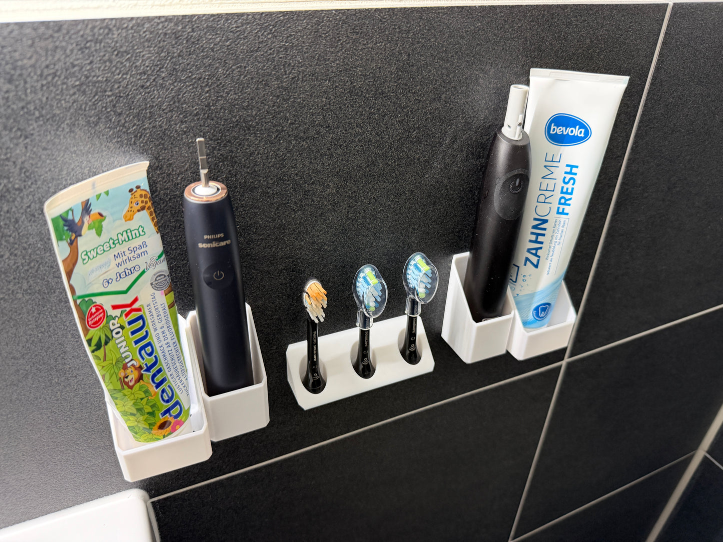 BrushDock Family Set S – Family set for 3 people (no drilling required) 