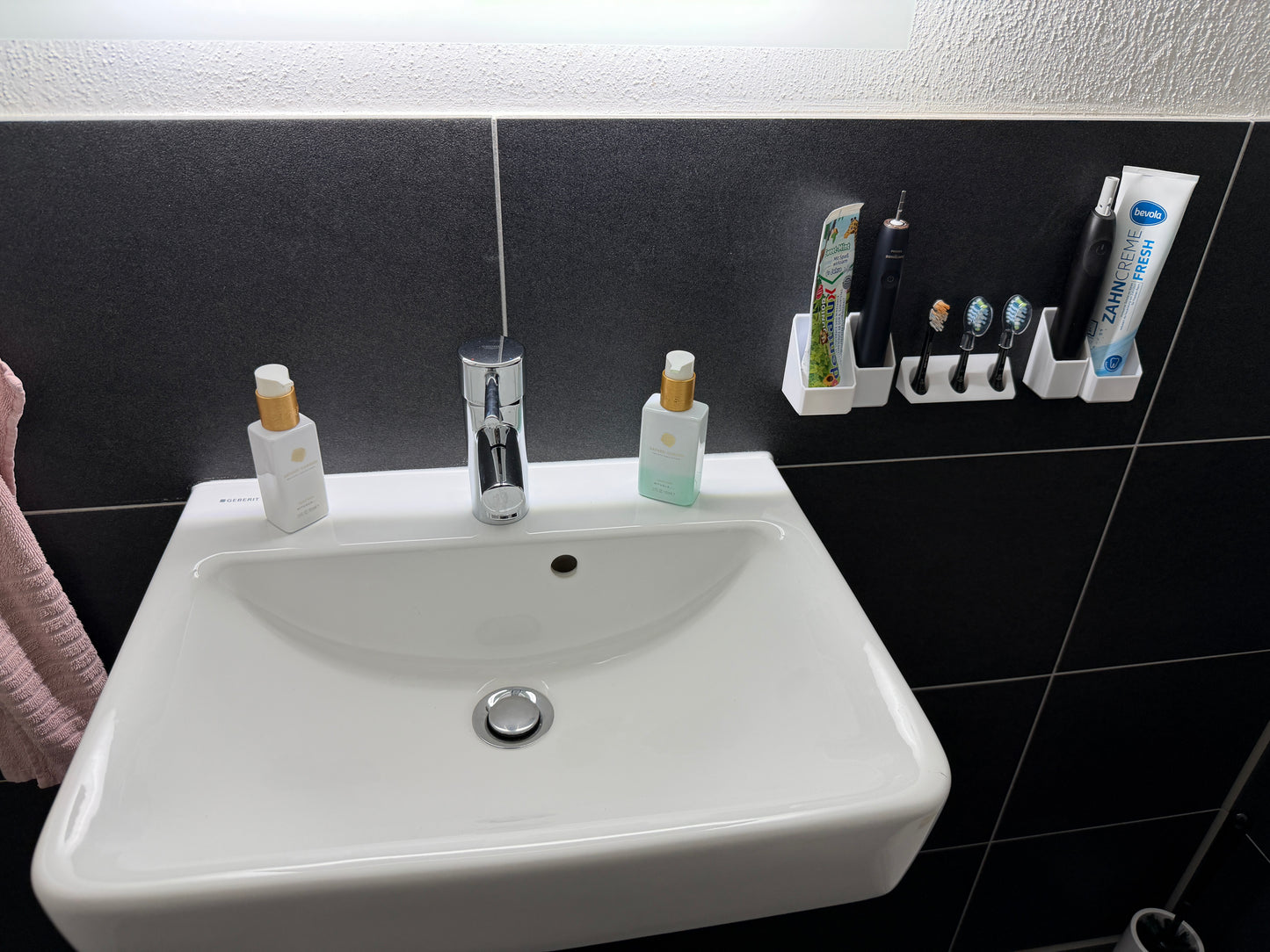 BrushDock Family Set S – Family set for 3 people (no drilling required) 