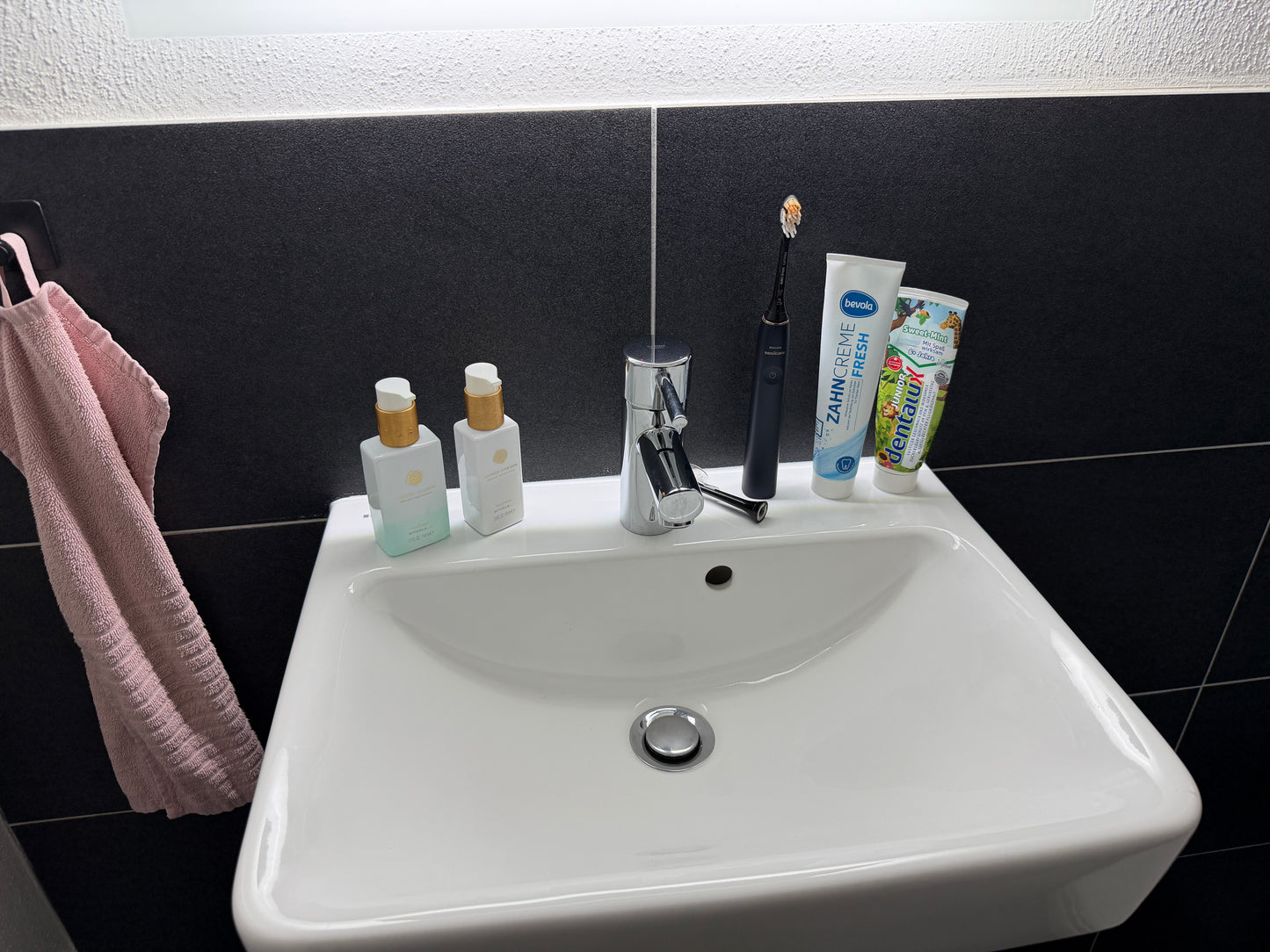 BrushDock Duo Set – Flexible wall mount set for couples (no drilling required) 