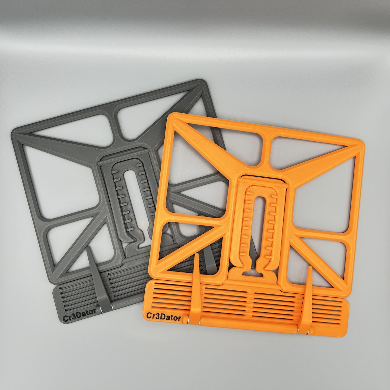 Buchständer eingeklappt in Grau und Orange